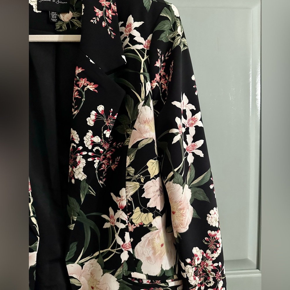 Jasmine & Juliana Black Floral Blazer - Picture 2 of 4